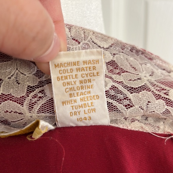 Victoria’s Secret Vintage Gold Label Red Robe - Picture 9 of 9